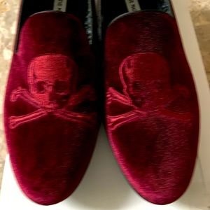 STEVE MADDEN SKULL burgundy velvet loafers